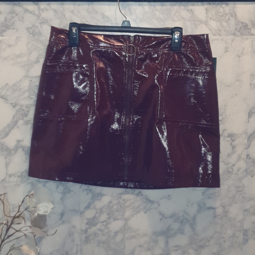 NWT mini skirt sz L